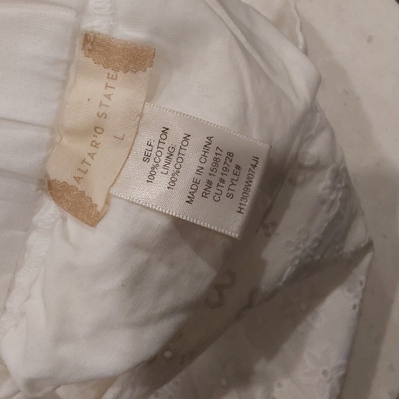 Altar'd State White Cotton Eyelet Pleated Womens Shorts Size L - Picture 10 of 10